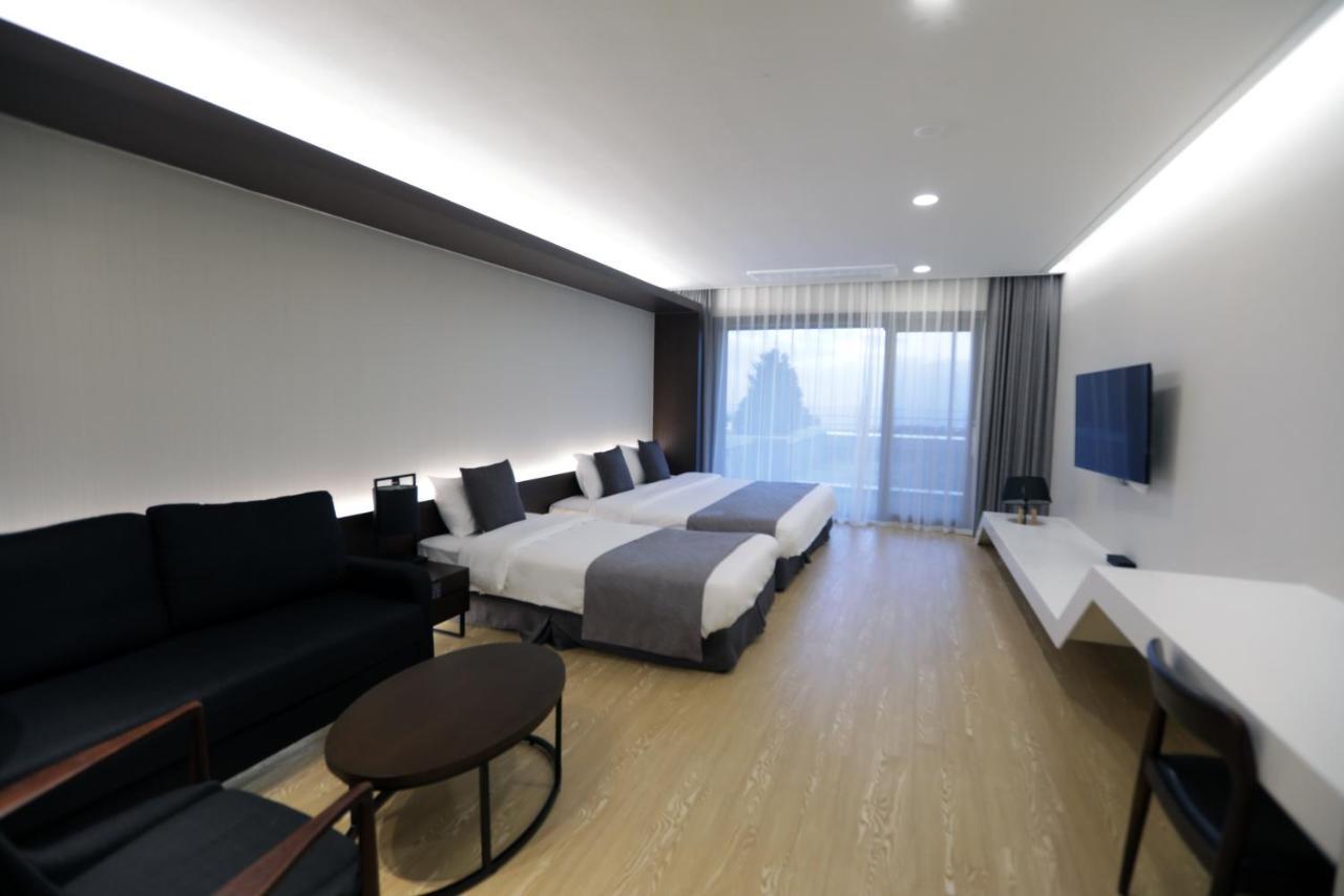 The Qube Resort Jeju Seogwipo Eksteriør bilde